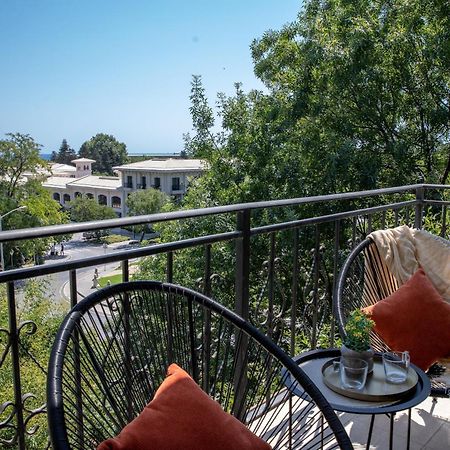 Two-Bedroom Premium Apartment Святые Константин и Елена Экстерьер фото