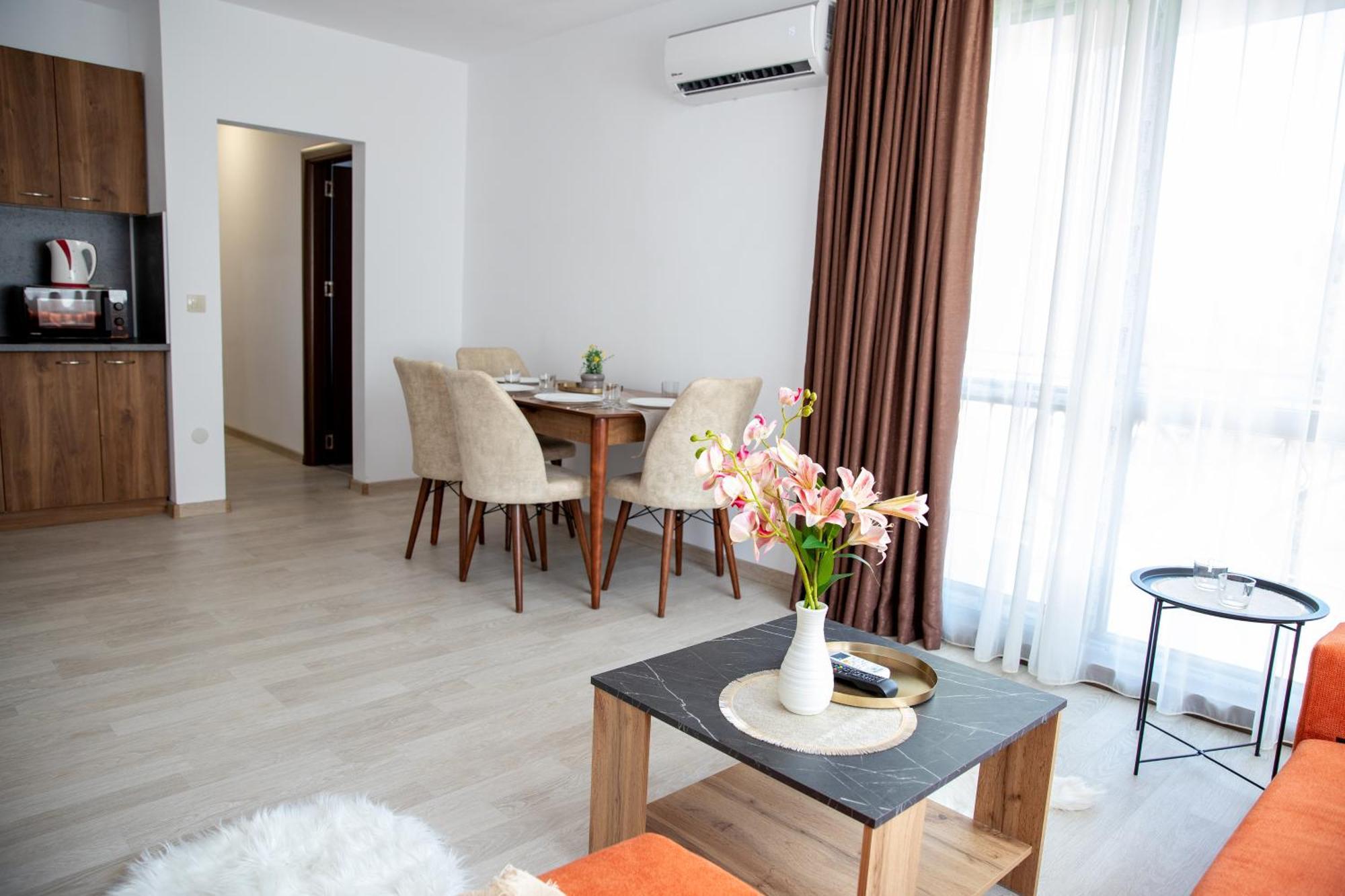 Two-Bedroom Premium Apartment Святые Константин и Елена Экстерьер фото