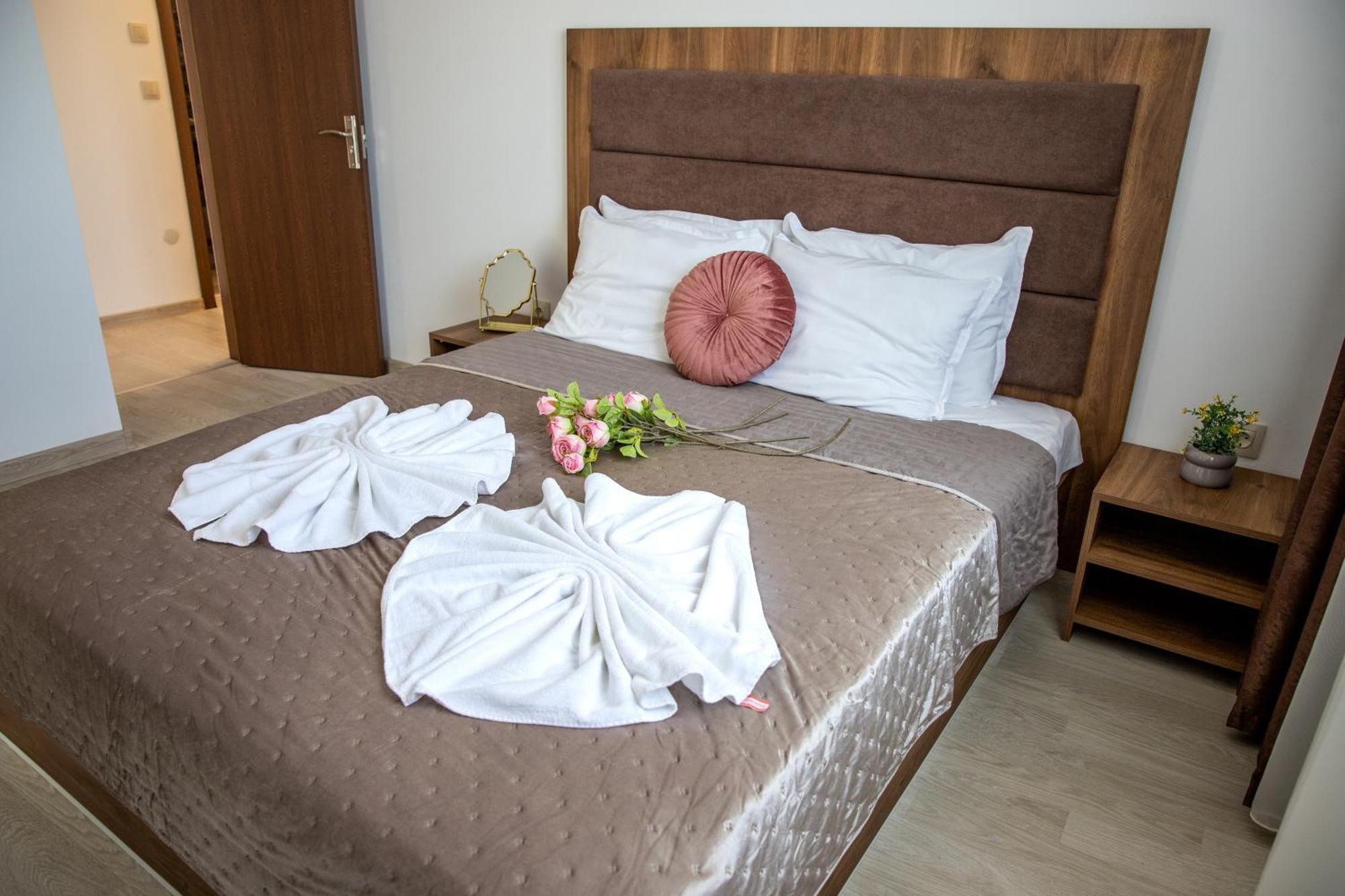 Two-Bedroom Premium Apartment Святые Константин и Елена Экстерьер фото